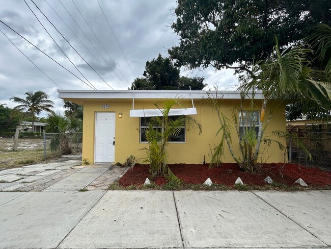 929B "E" St in Lake Worth Beach, FL - Building Photo - Building Photo