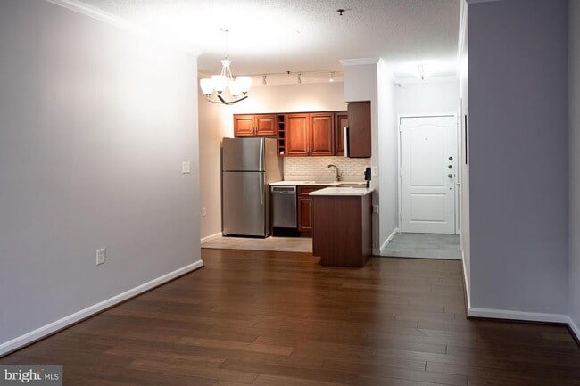 property at 1211 S Eads St