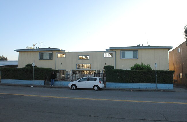 5716 Tujunga Ave in North Hollywood, CA - Building Photo - Building Photo