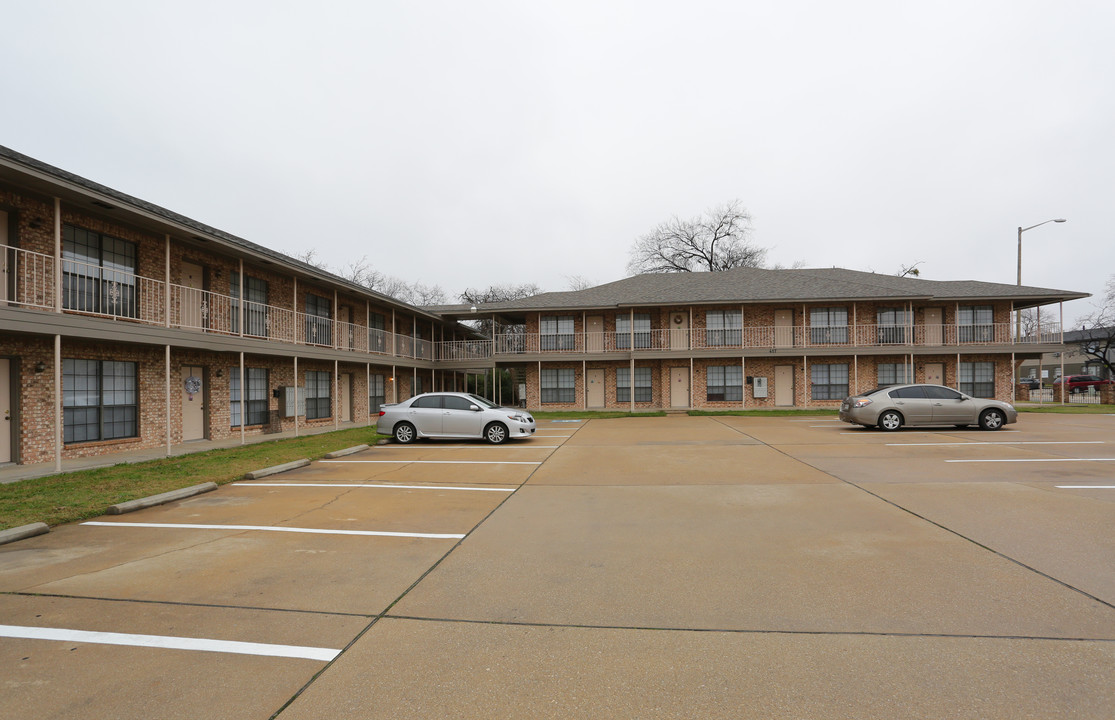 La Maureta in Denton, TX - Foto de edificio