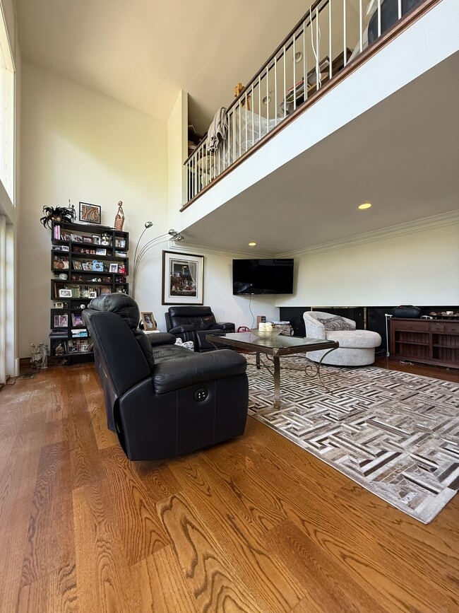 14844 Valley Vista Blvd in Los Angeles, CA - Building Photo - Building Photo