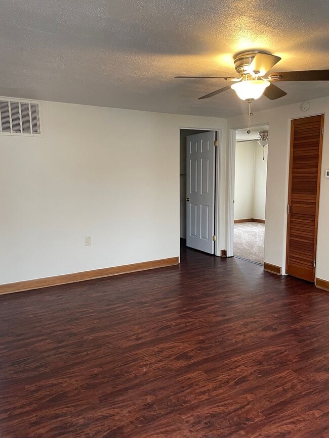 1144 Prince Dr in Cortland, OH - Building Photo - Building Photo