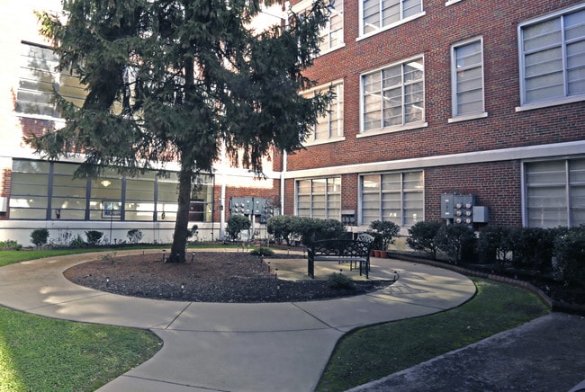 George Washington School Apartments in Kingsport, TN - Foto de edificio - Building Photo