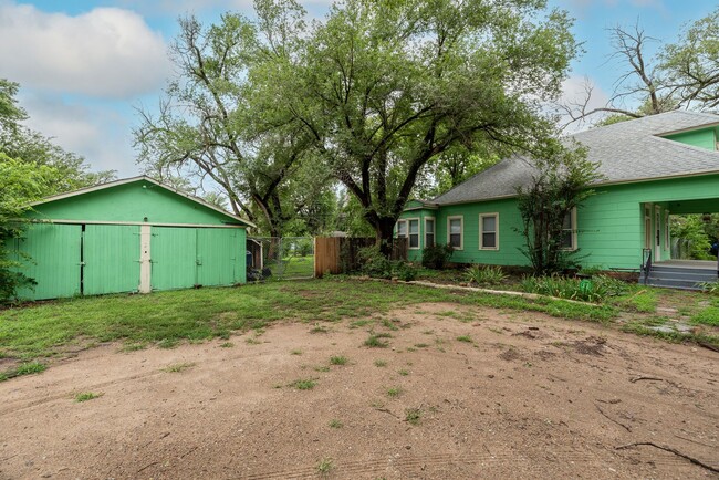 325 N Tracy St in Wichita, KS - Foto de edificio - Building Photo