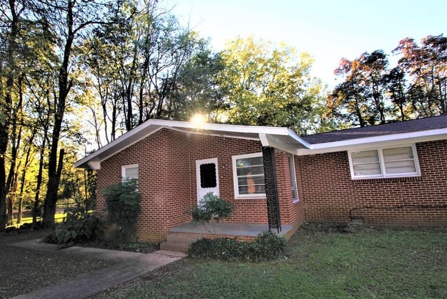 property at 2733 Clayton Dr NW