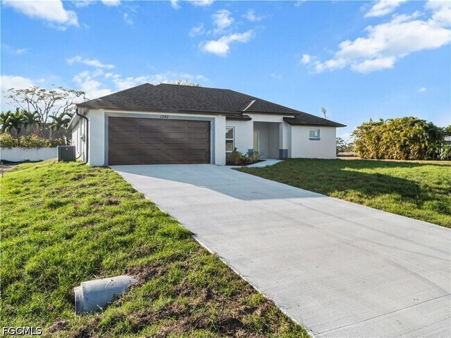 1242 NW 22nd Ave in Cape Coral, FL - Building Photo - Building Photo