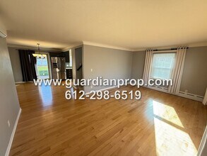 1324 Ottawa Ave in St. Paul, MN - Building Photo - Building Photo