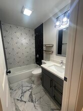 3617 W Shakespeare Ave, Unit 1 in Chicago, IL - Foto de edificio - Building Photo