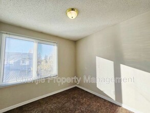 25 Akinsdale Gardens in St. Albert, AB - Building Photo - Building Photo