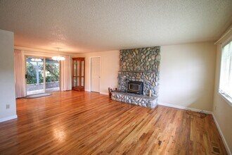 325 Gold Terrace in Jacksonville, OR - Building Photo - Building Photo
