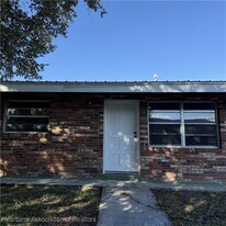 1442 N Melrose Dr in Avon Park, FL - Building Photo
