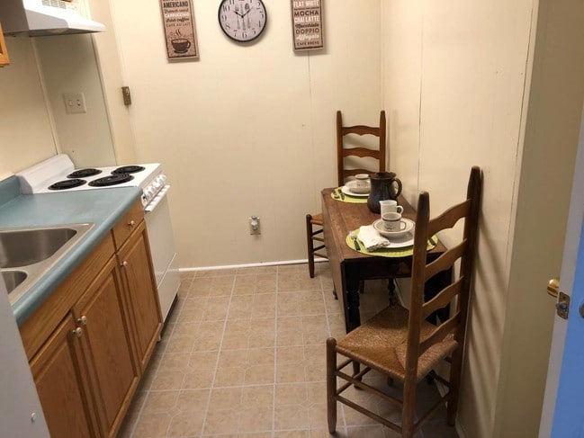 101 Woodcrest Dr, Unit B in Chapel Hill, NC - Foto de edificio - Building Photo