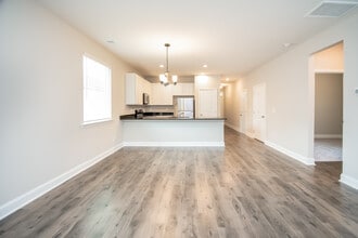 1184 Warrens Way in Manning, SC - Building Photo - Building Photo