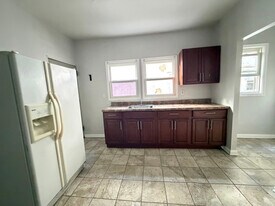 691 Elizabeth Ave in Newark, NJ - Building Photo