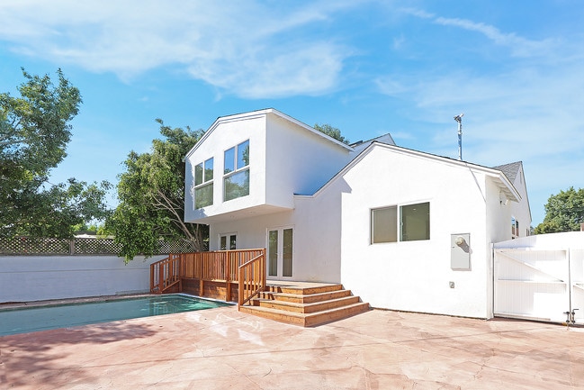 12524 WOODBINE St in Los Angeles, CA - Foto de edificio - Building Photo