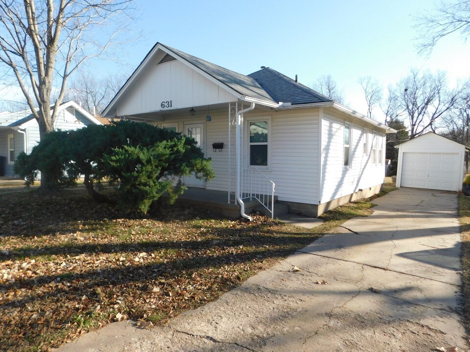 631 Benton Ave in El Dorado, KS - Building Photo