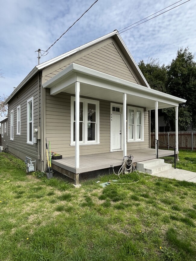 644 Cowles Ave in Red Bluff, CA - Building Photo - Building Photo