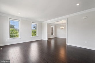 43109 Clarendon Sq in Ashburn, VA - Building Photo - Building Photo