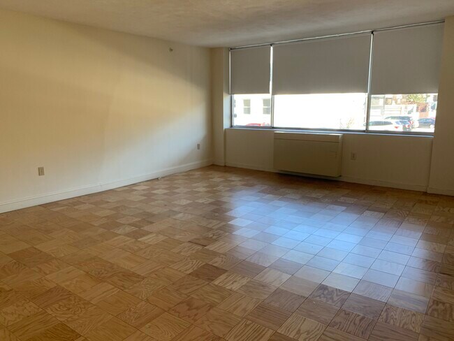 101 Monmouth St, Unit 208 in Brookline, MA - Building Photo - Building Photo