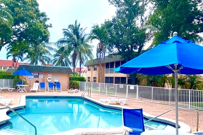 760 SE 2nd Ave, Unit C105 in Deerfield Beach, FL - Foto de edificio - Building Photo