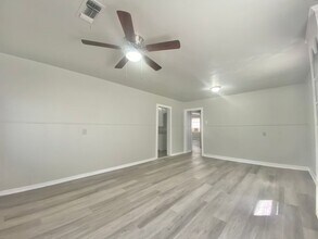 5701 45th St, Unit Unit A in Lubbock, TX - Building Photo - Building Photo
