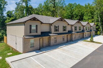 Center Pointe Townhomes in Clarksville, TN - Building Photo - Building Photo