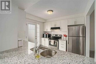 596 Foxlight Cir in Ottawa, ON - Building Photo - Building Photo