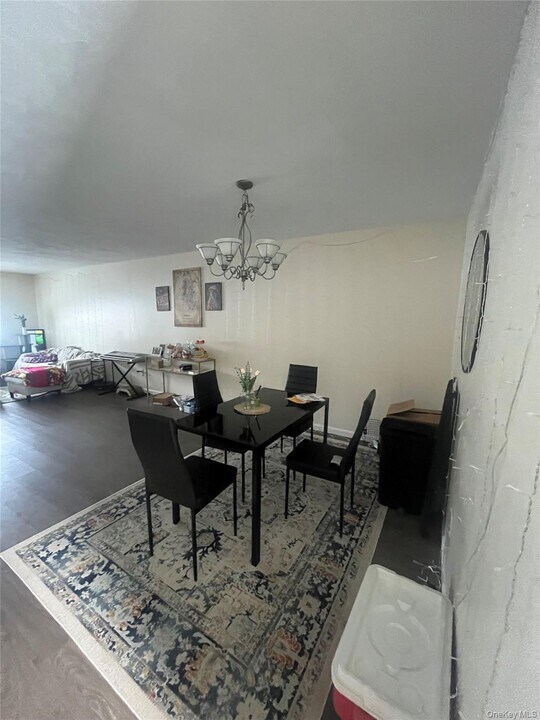 22 Brittany Dr in Middletown, NY - Building Photo