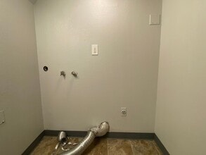 825 S 176th St in Burien, WA - Building Photo - Building Photo