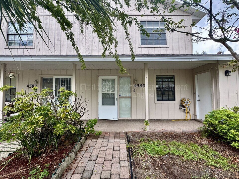 4589 Lighthouse Cir in Orlando, FL - Building Photo