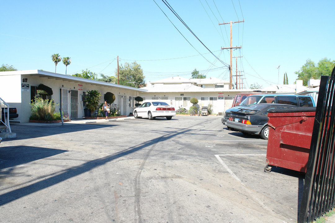 615-621 W Harvard St in Glendale, CA - Building Photo