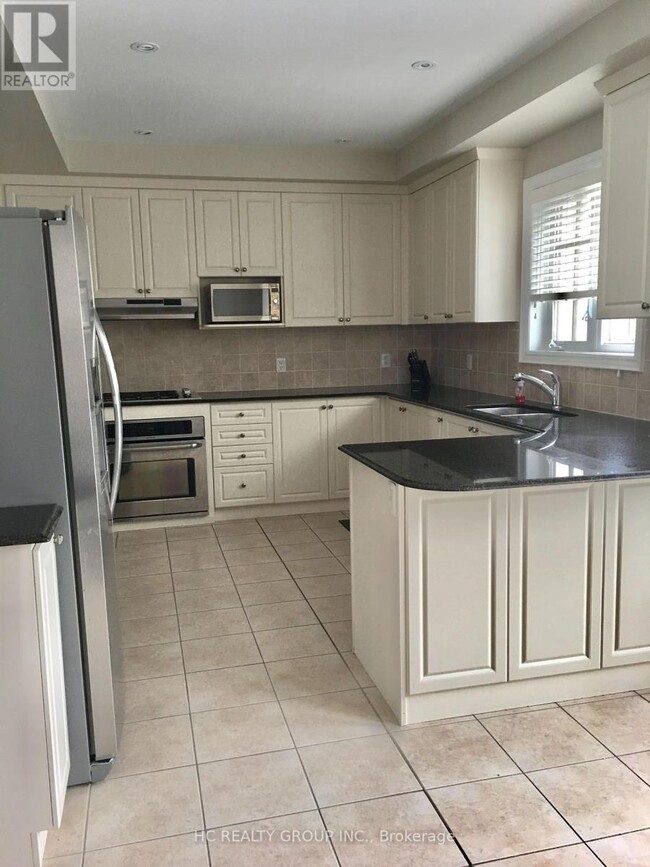 37 Rouge Valley Dr W in Markham, ON - Building Photo - Building Photo