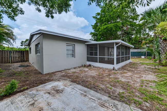 property at 317 SW 19th St