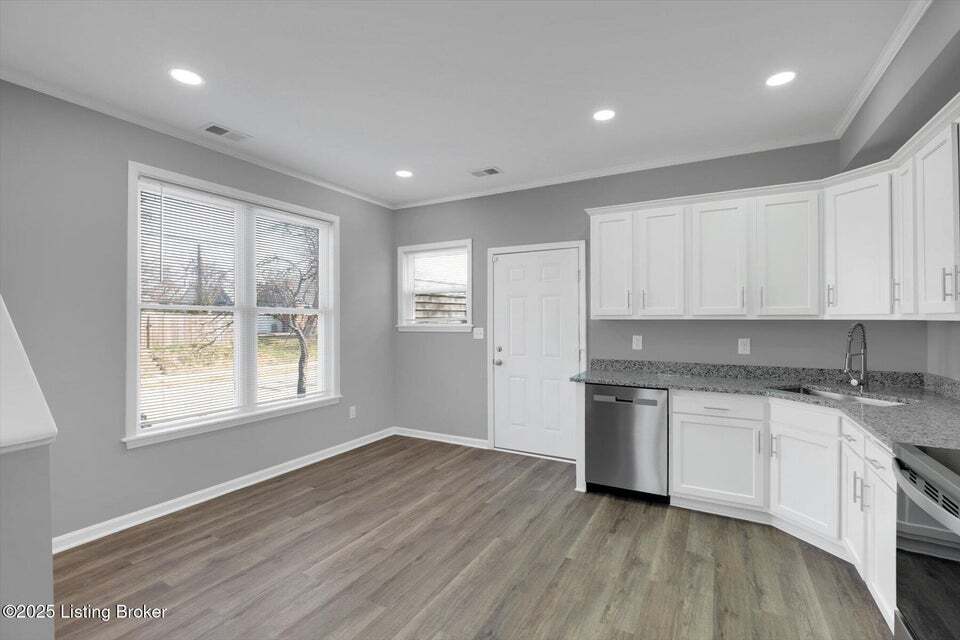 417 Dr W. J. Hodge St in Louisville, KY - Building Photo