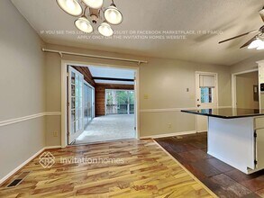 400 N Sharon Amity Rd in Charlotte, NC - Building Photo - Building Photo