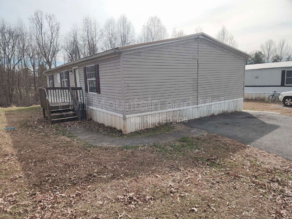 17 Misty Mountain Way in Candler, NC - Building Photo