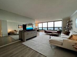 360 E Randolph St in Chicago, IL - Building Photo - Building Photo