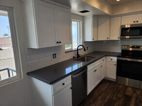 114 E El Portal, Unit C in San Clemente, CA - Building Photo - Building Photo