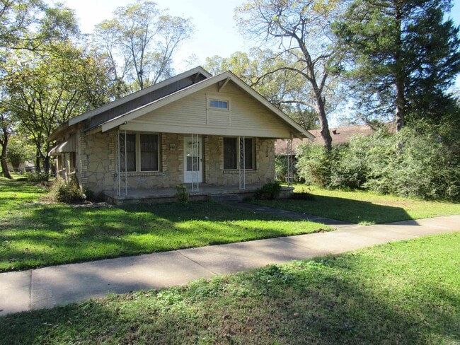 property at 405 E Main St