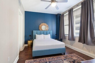 925 Common St in New Orleans, LA - Building Photo - Building Photo