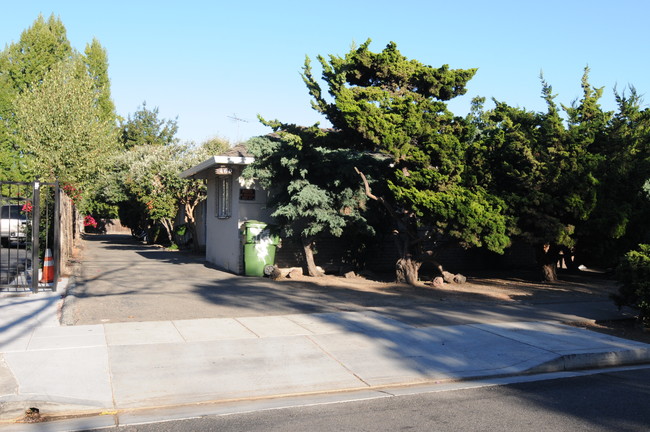 460 South Buena Vista Avenue in San Jose, CA - Foto de edificio - Building Photo