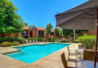 8256 E Arabian Trail in Scottsdale, AZ - Building Photo - Building Photo