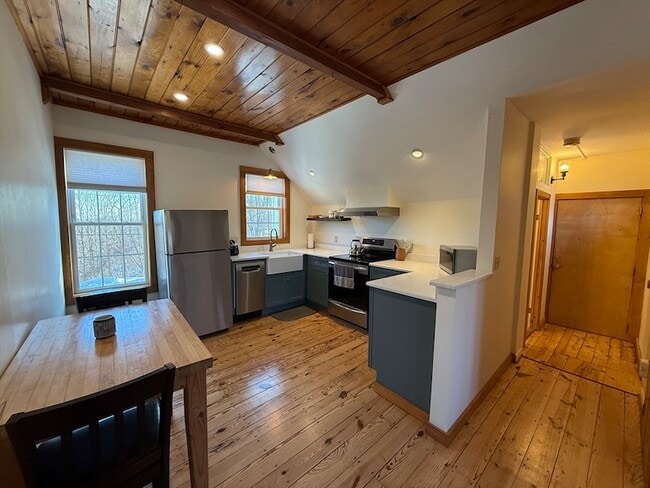 131 School St, Unit 2R in North Brookfield, MA - Building Photo - Building Photo