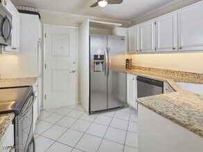 2170 Gulf Shore Blvd N in Naples, FL - Foto de edificio - Building Photo