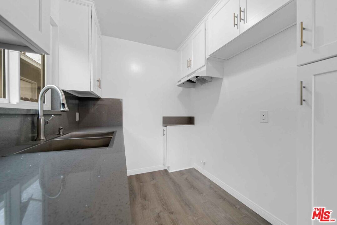 1712 N Hollywood Way in Burbank, CA - Building Photo