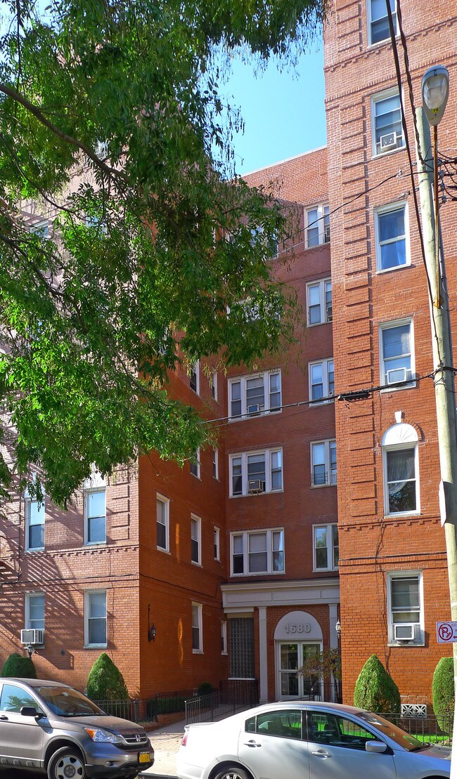 1680 E 22nd St in Brooklyn, NY - Foto de edificio - Building Photo