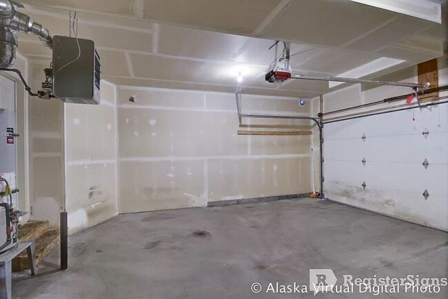 19970 Driftwood Bay Dr in Anchorage, AK - Building Photo - Building Photo