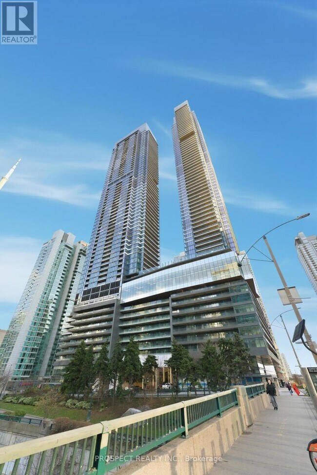 1 Concord Cityplace Wy in Toronto, ON - Building Photo - Building Photo