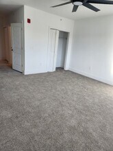 2 Grove St, Unit 206 in Dover, NH - Foto de edificio - Building Photo