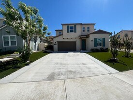 29566 Camino Azar in Valencia, CA - Building Photo